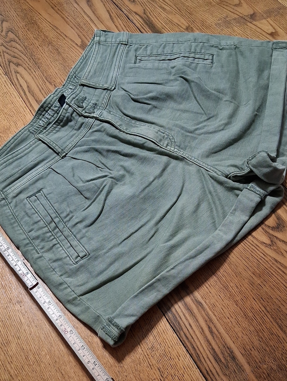 AMERICAN EAGLE SHORTS WOMENS 10 GREEN Faded BAGGY MOM  Used